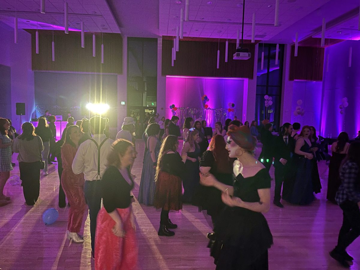 Students+having+a+blast+at+Brockports+Second+Chance+Prom.+%28Photo+Credit%3A+Mathew+Hall%29