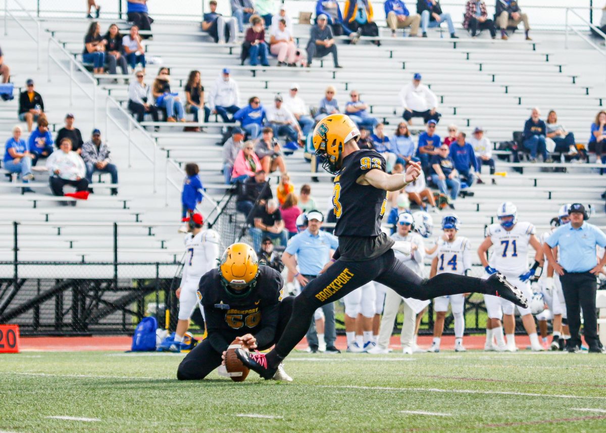Kicker Zach McGowan went 6-7 on PATs with seven touchbacks to earn the junior's first E8 Special Teams Player of the Week. 