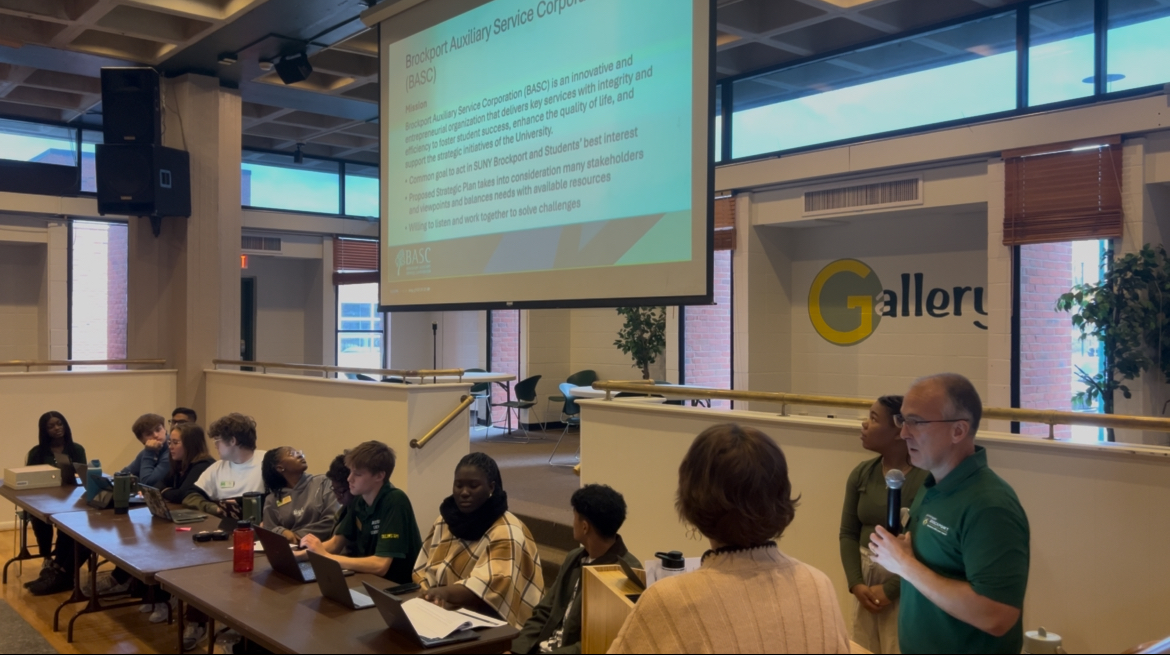 McNamara presents proposed changes at the BSG Senate Meeting.